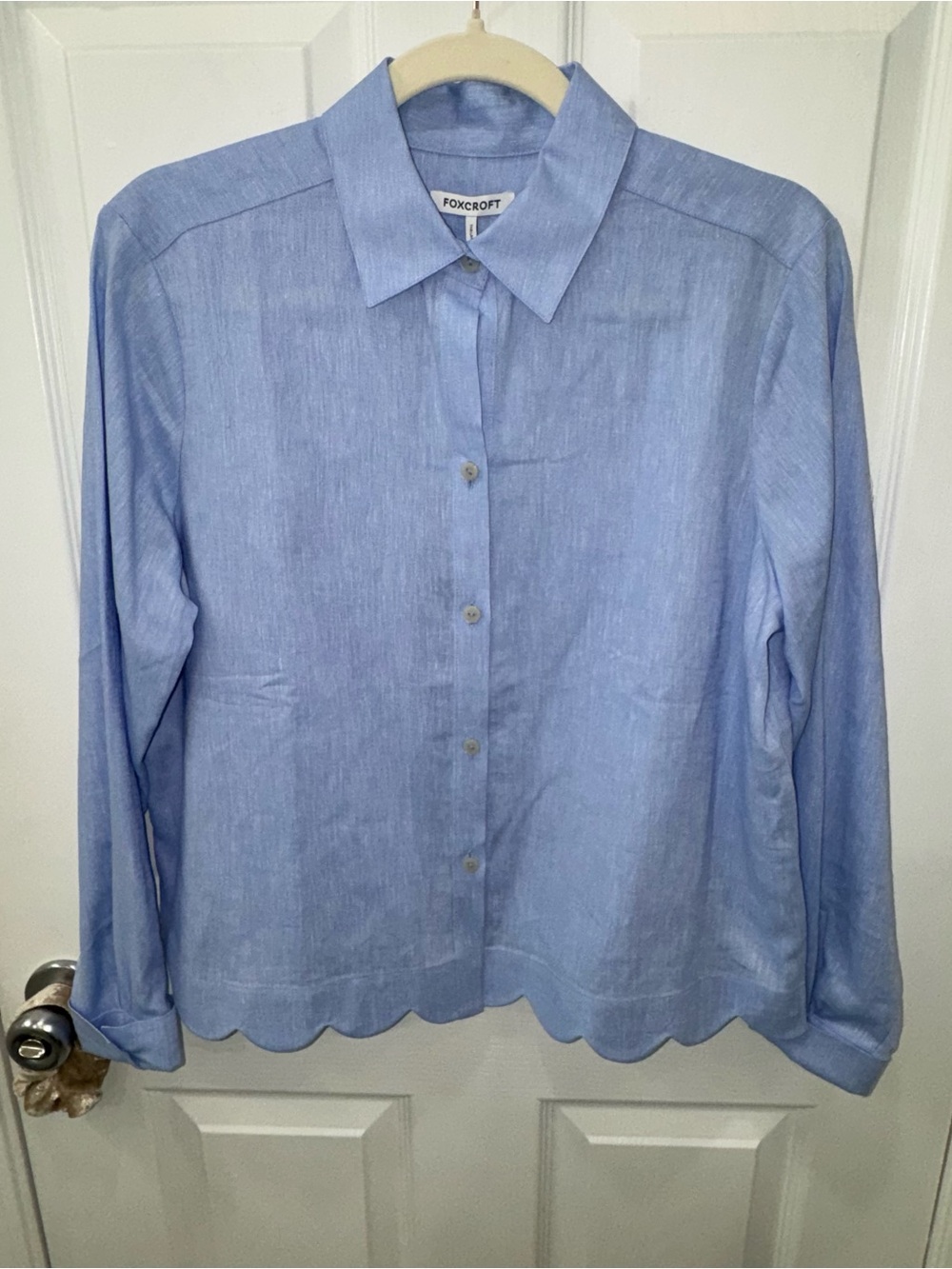 Foxcroft Scarlett Scallop Hem Linen Blend Button-Up size small - Picture 4 of 14